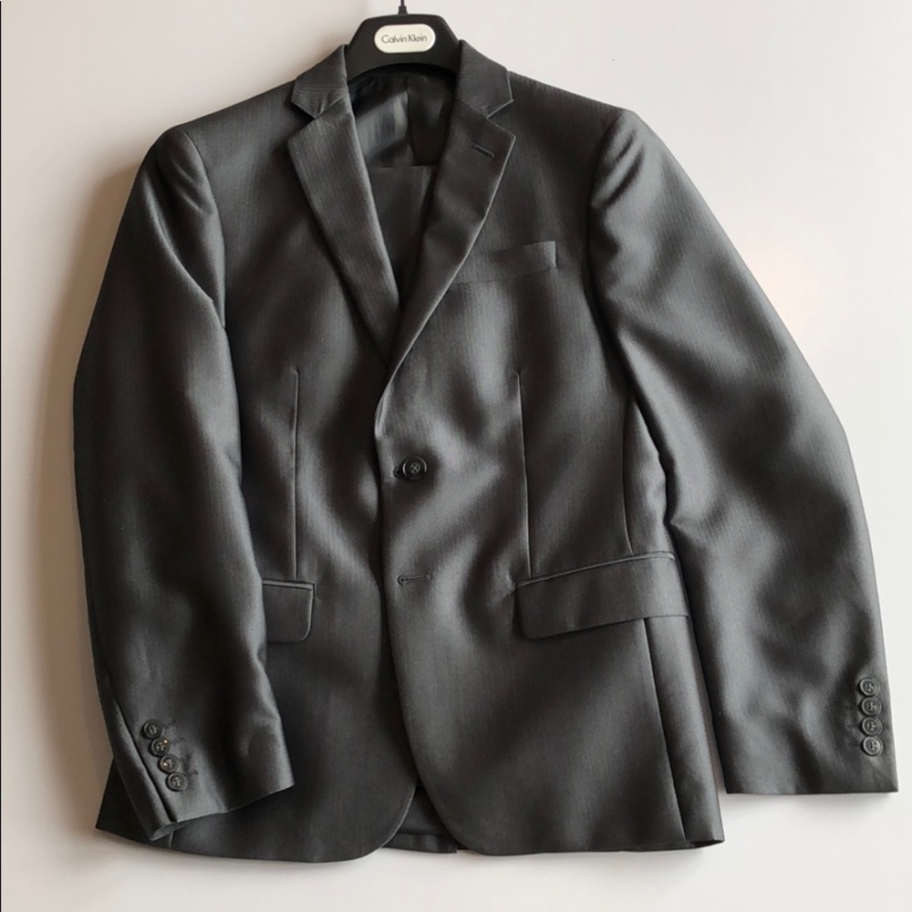 Calvin Kline. Suit set. Pants + Jacket. Silver 36S